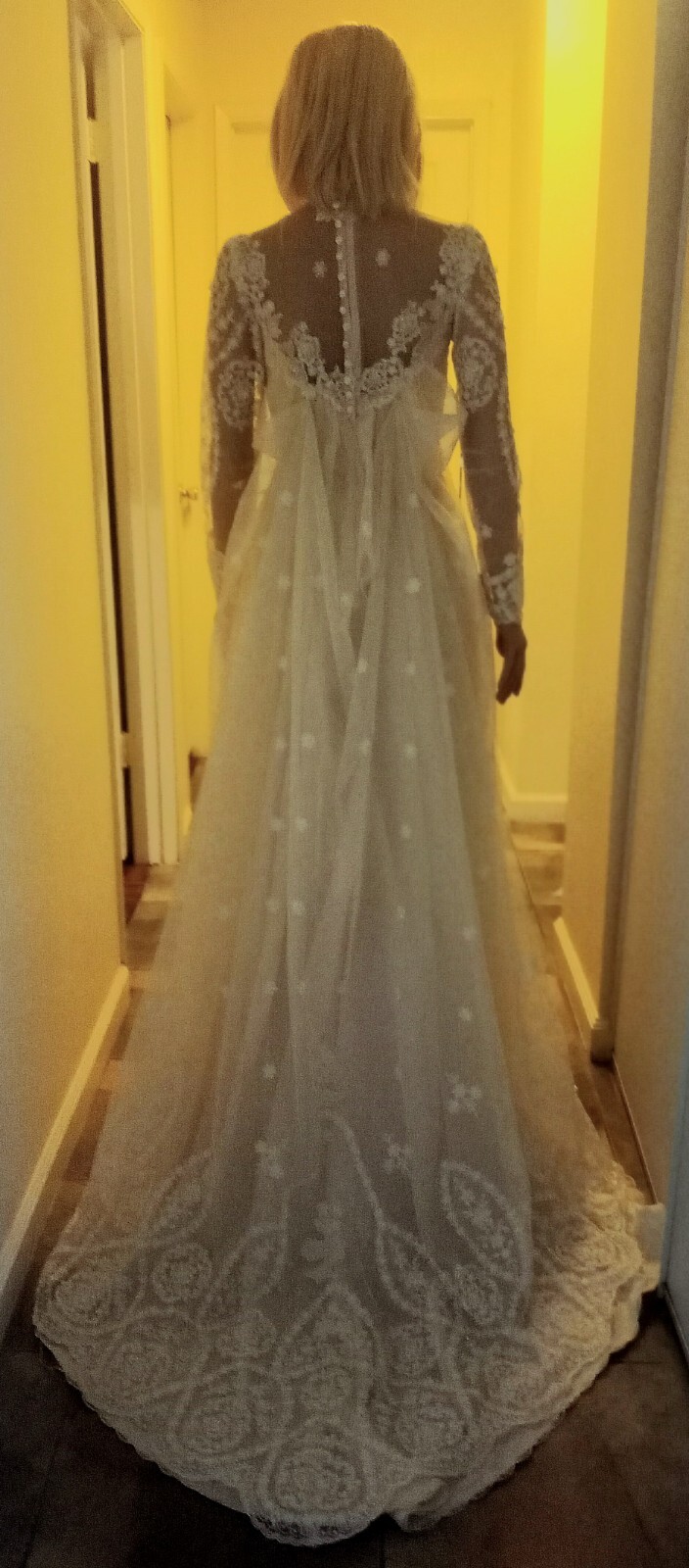 VINTAGE 60’s FRENCH CHANTILLY LACE HANDMADE BEIGE CLASSIC WEDDING DRESS SIZE 4