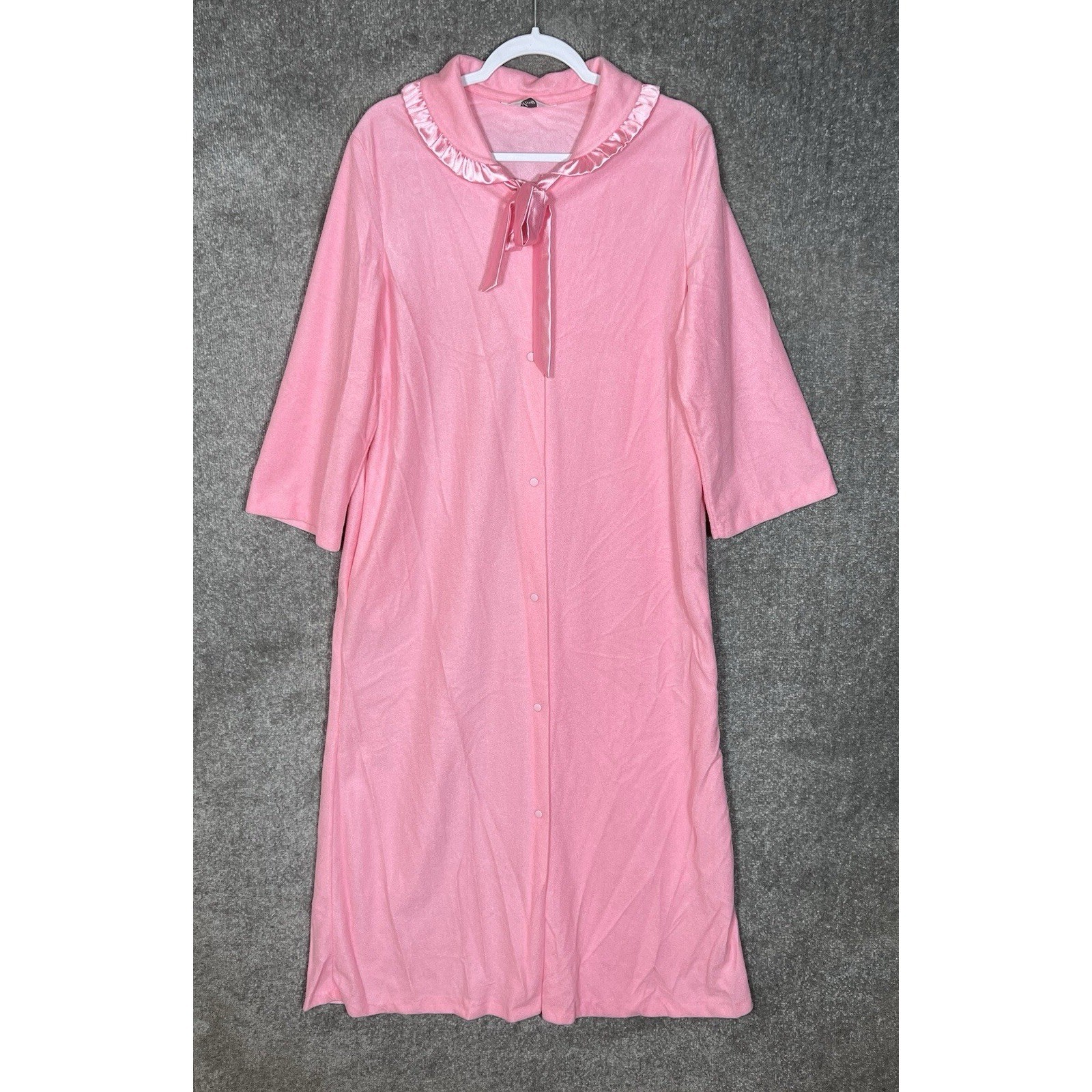 Vintage Kingly Long Robe Womens Size Large 16-18 Pink Side Pocket Snap Front USA