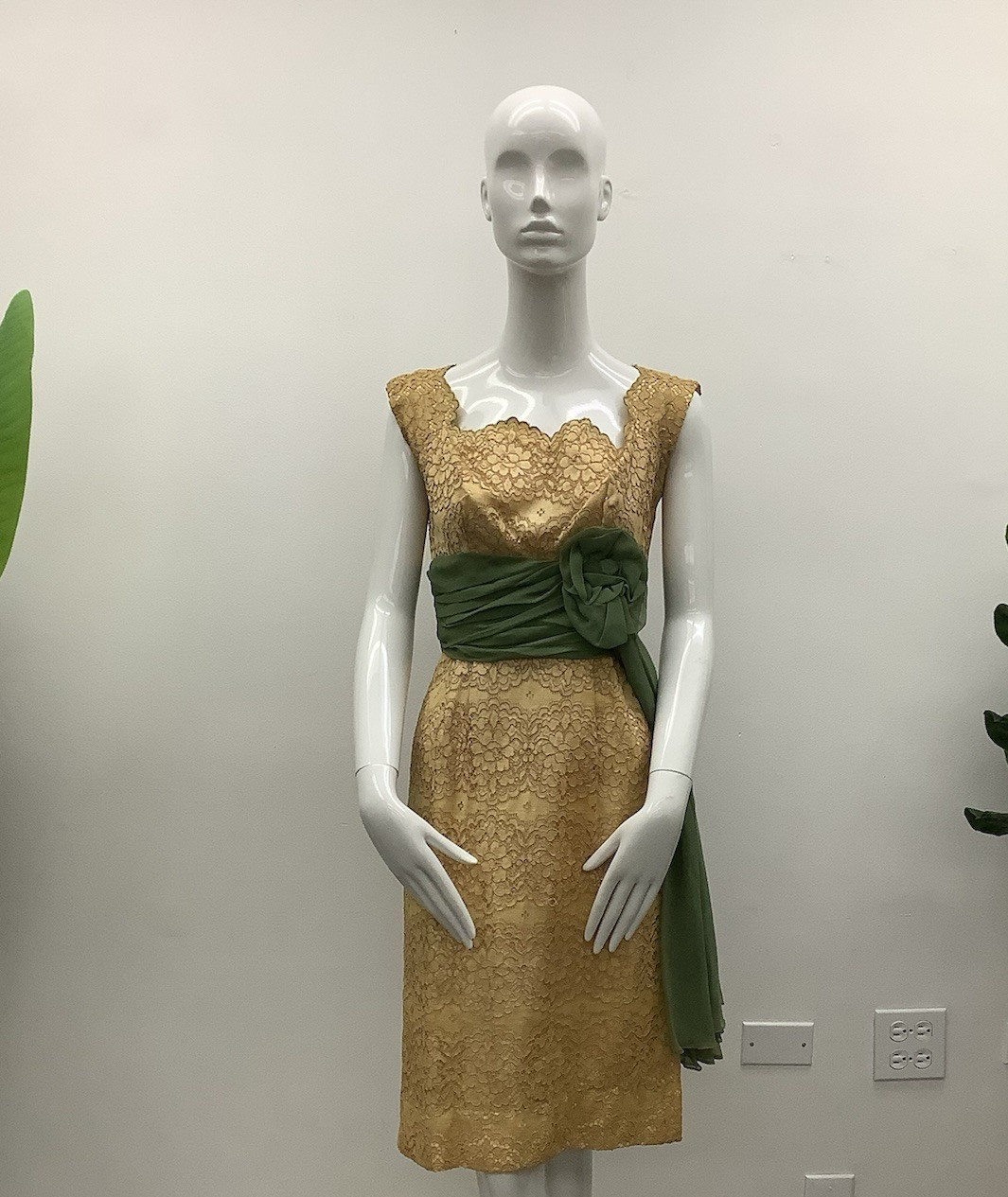 Vintage Dress – Size S/M – No Original Tag – Pre-Owned