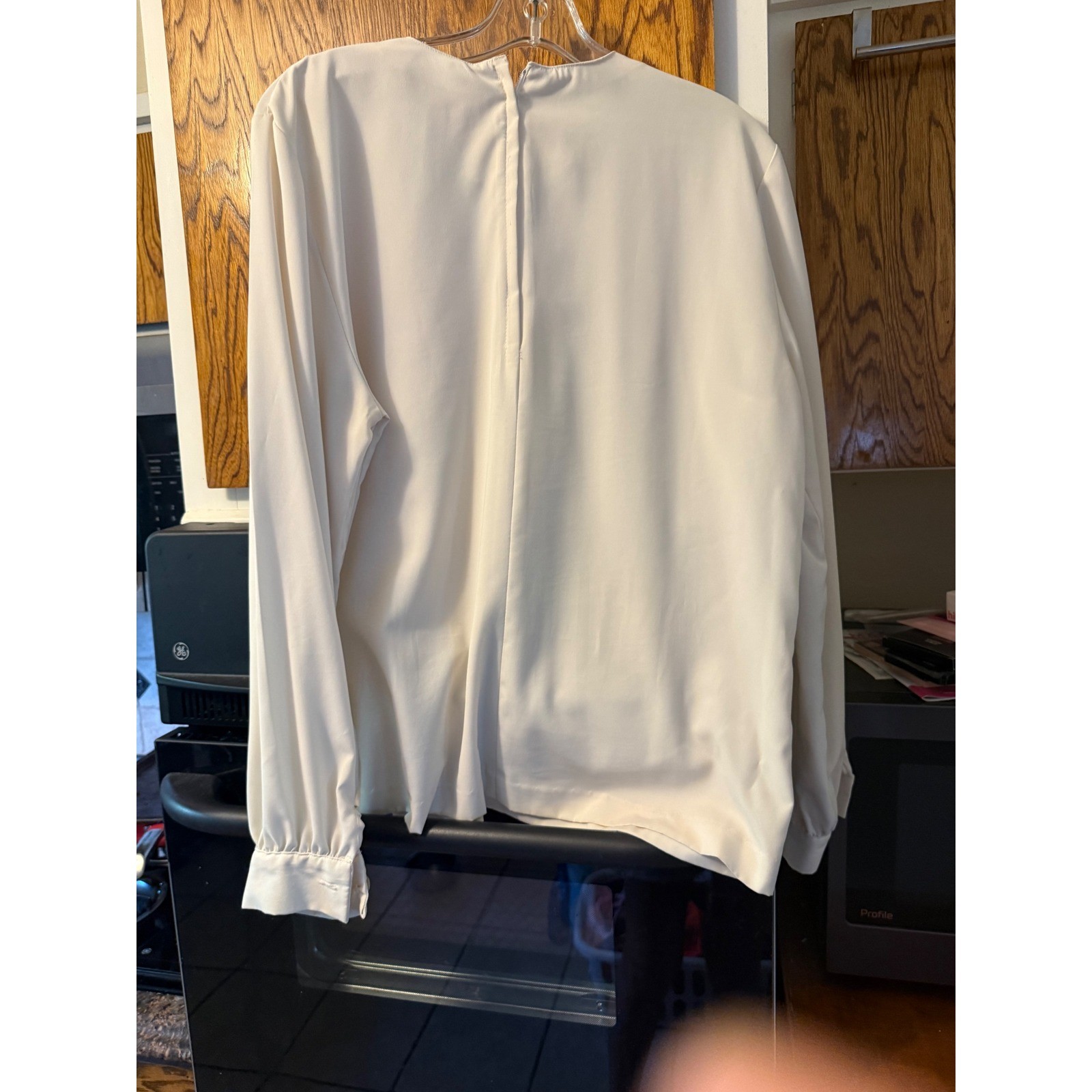 Lynn & Co Vintage Cream Long Sleeve Blouse Back Zipper Button Cuff Top Size 12