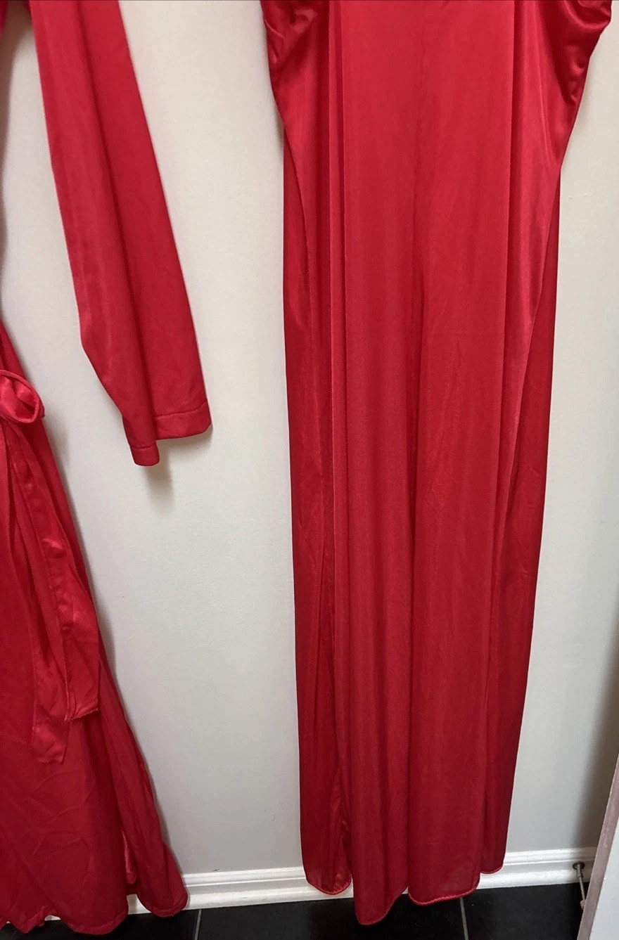 Flaw Vtg Soft Moments Peignoir Set NIGHTGOWN & ROBE Red Embroidered Trim Small