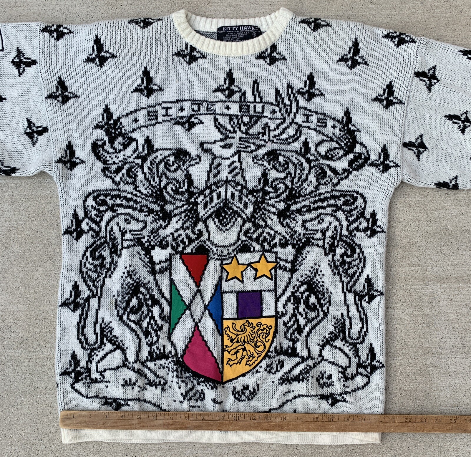 Vintage 1980s Kitty Hawk Heraldic Crest Acrylic Knit Sweater Size S Oversized