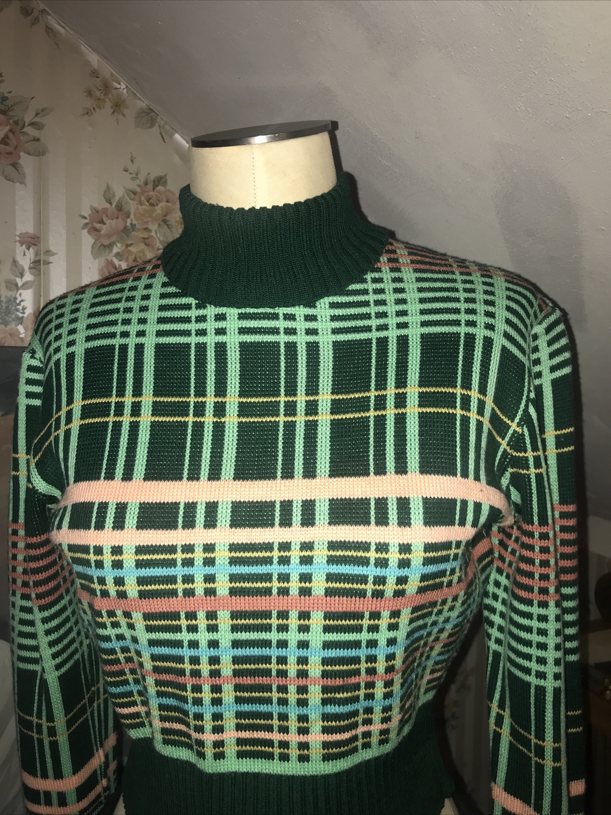 Vintage 1960s Green Multi-Colored Cropped Turtleneck Sweater M