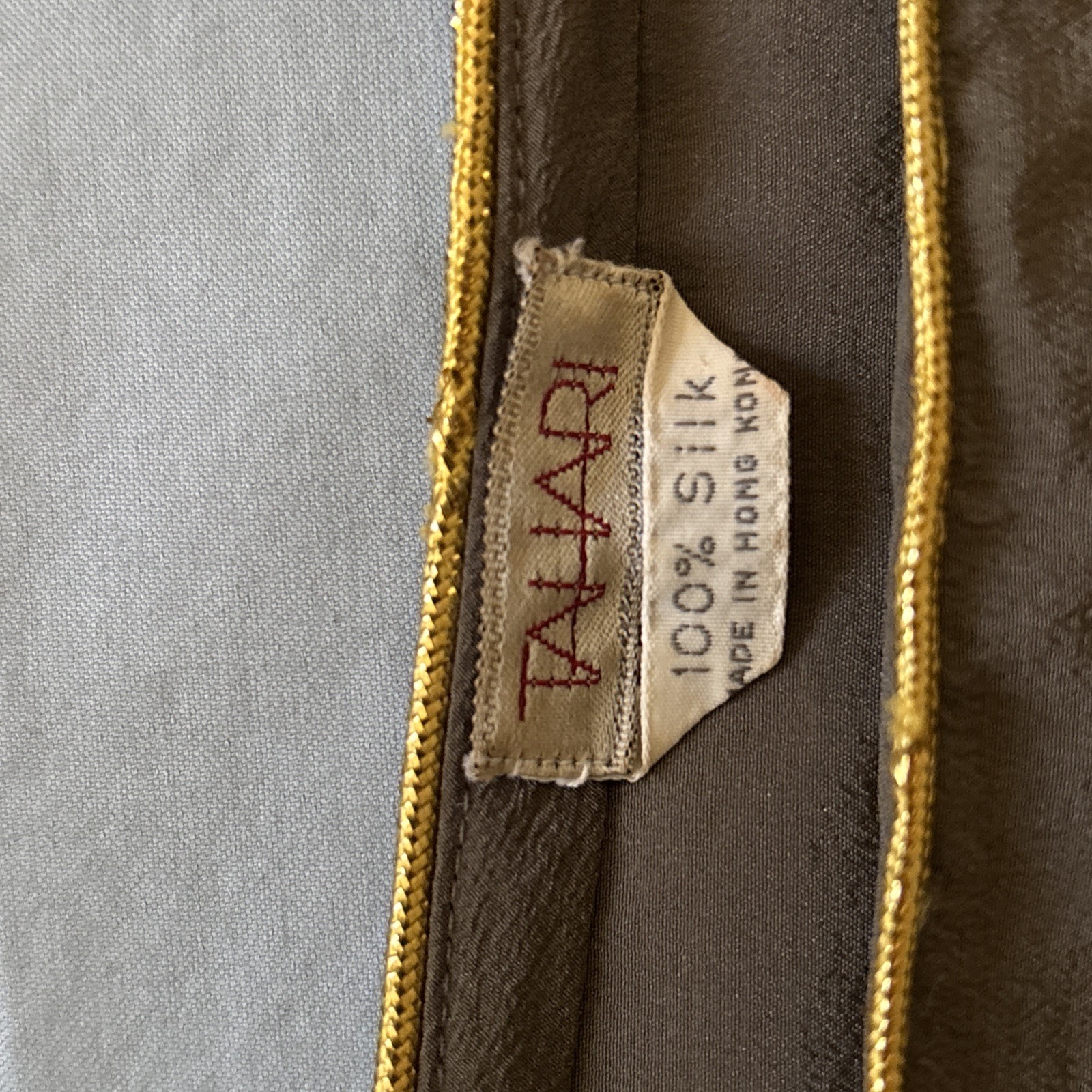 VINTAGE OLIVE GREEN 100 % SILK TAHARI BLOUSE