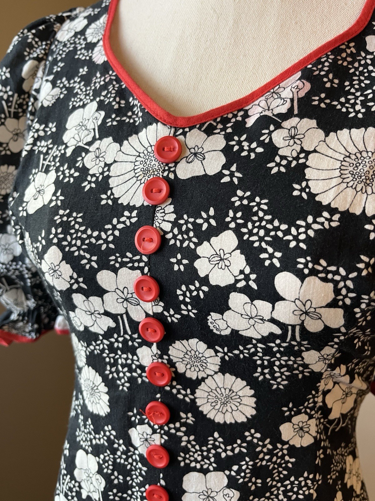 Vintage 70s DARLING OF MELBOURNE Prairie Maxi Dress Black & Red floral – size 12
