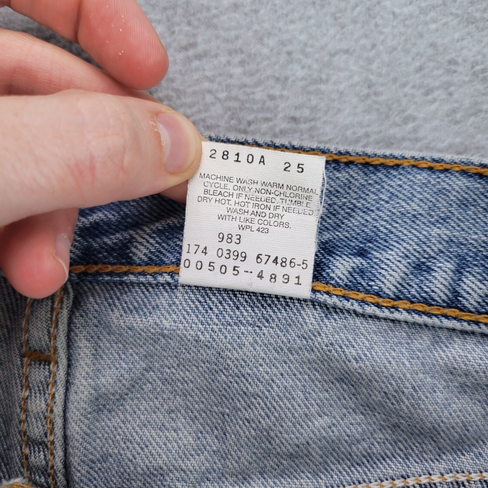 Levi’s 505 Regular Fit Jeans Womens 31×28 Light Wash Distressed Raw Hem Vintage