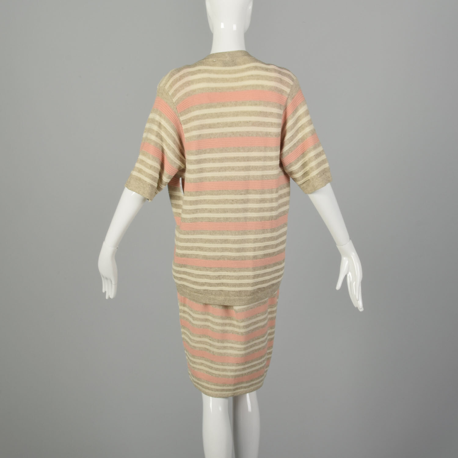 Medium 1980s St. John Set Knit Skirt Peach Cardigan 3pc Ensemble Vintage 80s