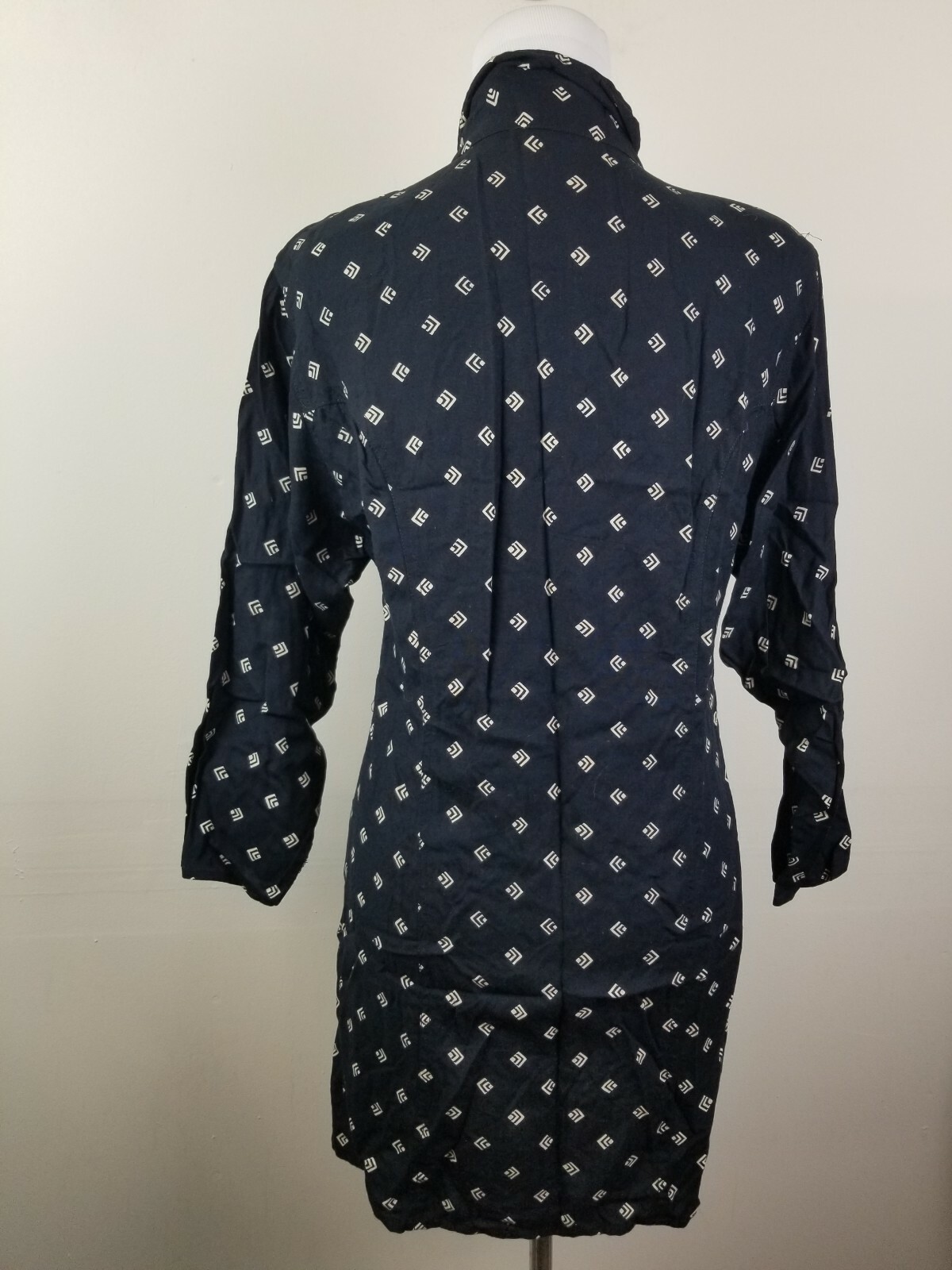 Vintage Women Printed shirt dress long sleeve black small shoulder pads buttons