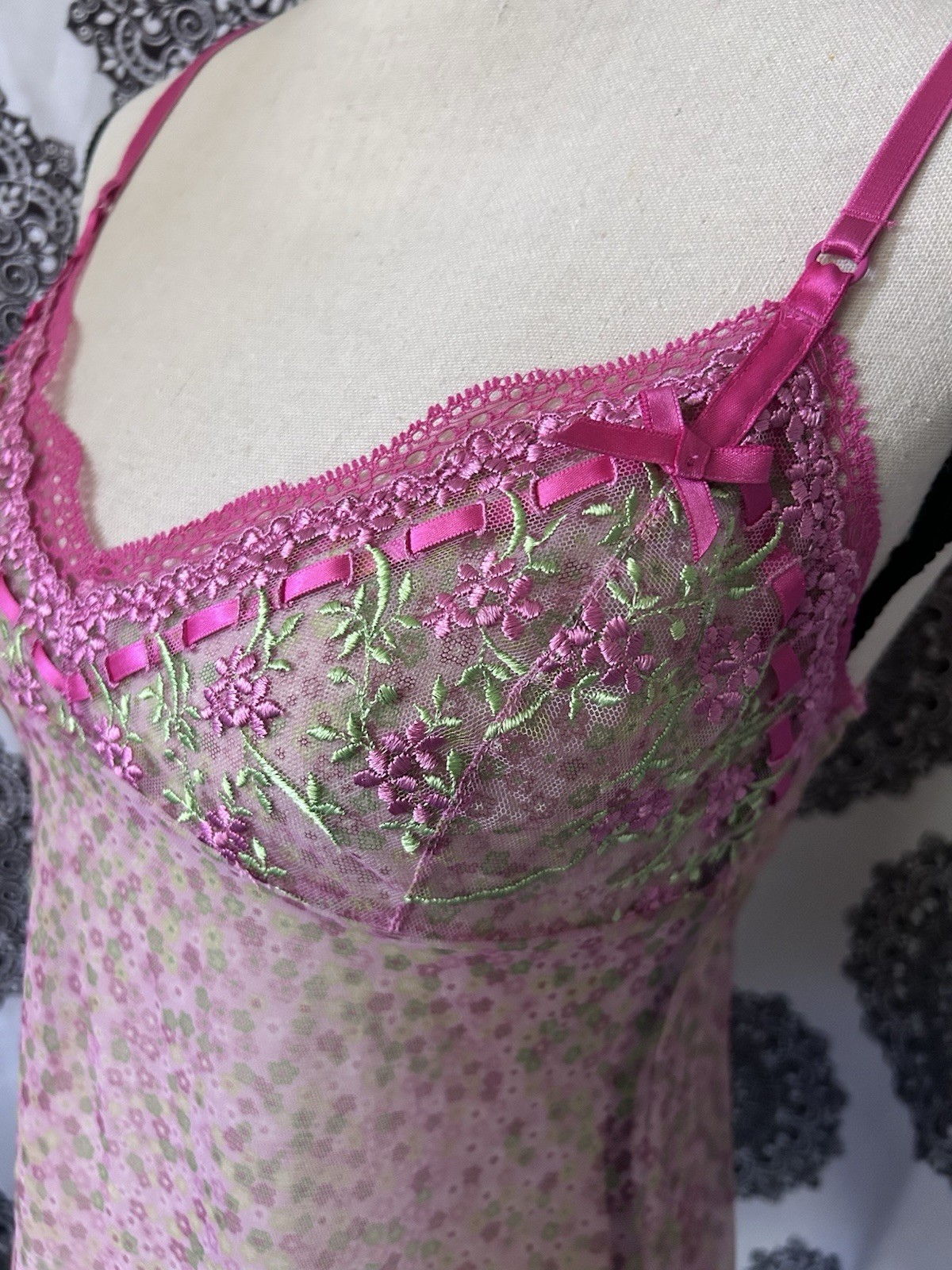 Vintage 2005 Y2K Victoria’s Secret Angels pink / green floral lace cami top M