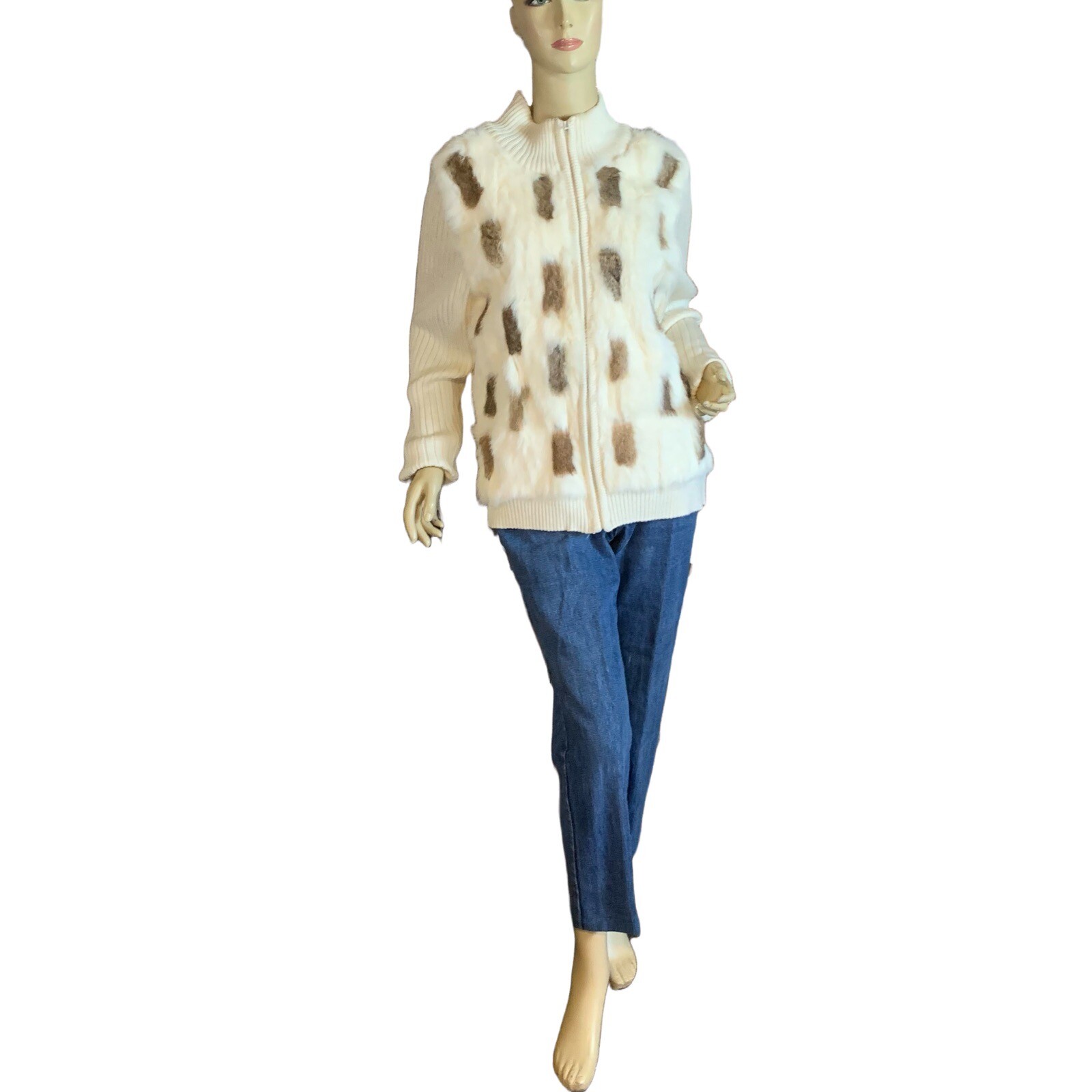 VINTAGE CIRCA 1990’S ROCHELLE CREAM KNIT & RABBIT FUR ZIPPER FRONT SWEATER SZ LG