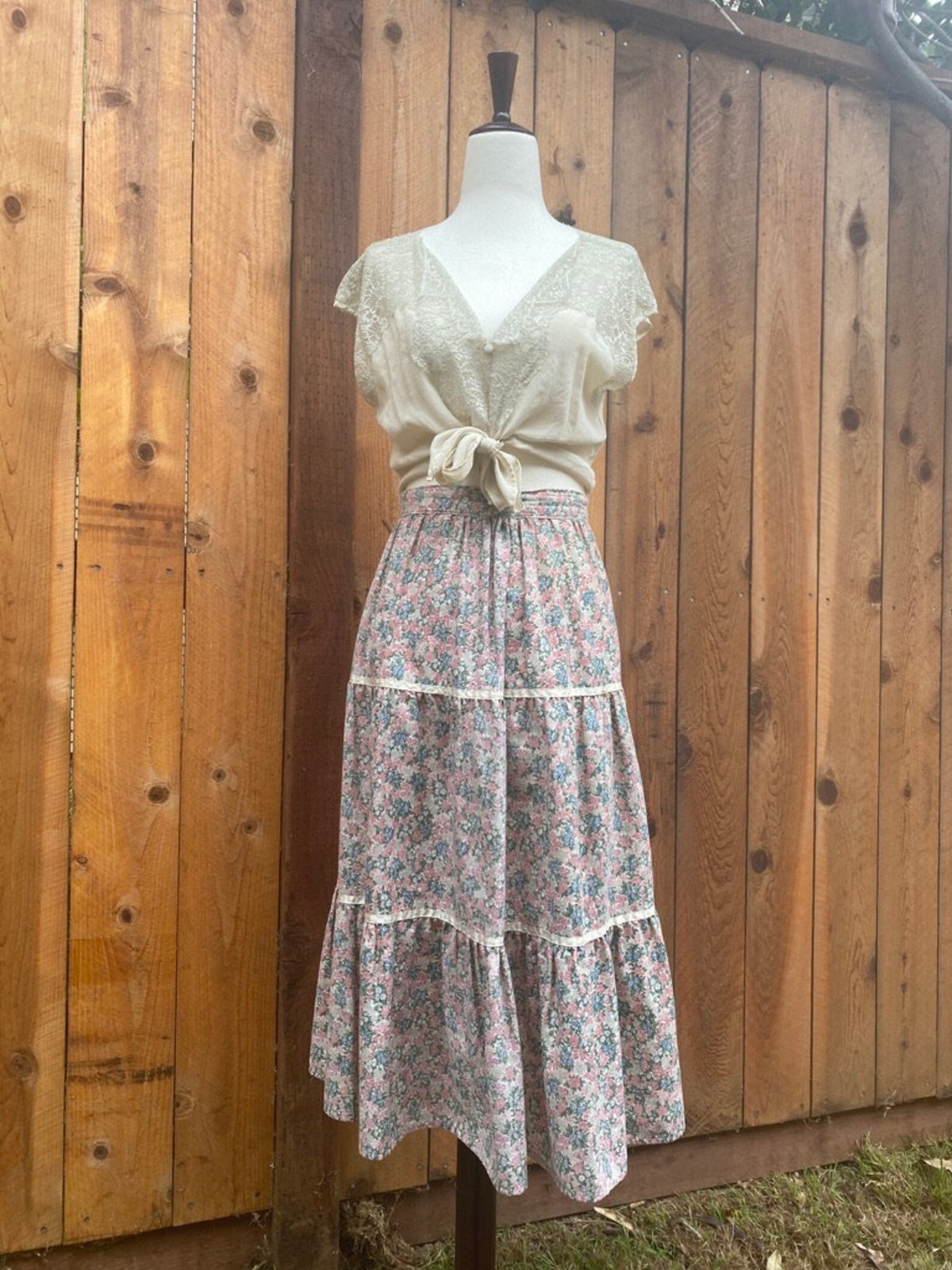 Vintage 1970s Pastel Floral Prairie Skirt Mid Calf XXS waist 24 inches