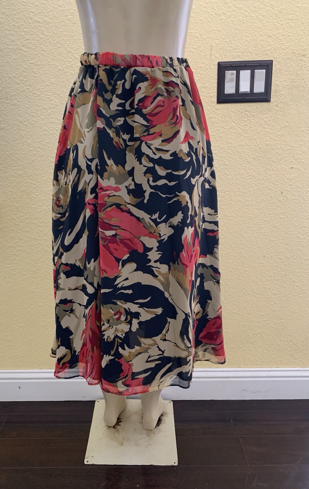 VTG SIASIA New York Size Small Multicolor Floral Print 2pc Matching Skirt Set