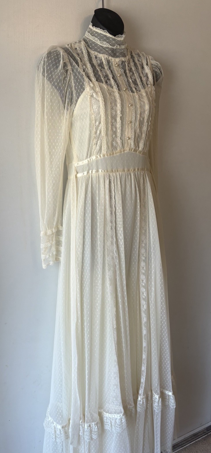 Vtg Swiss Dot Lace Edwardian Prairie Romantic Ivory WEDDING GOWN Handmade