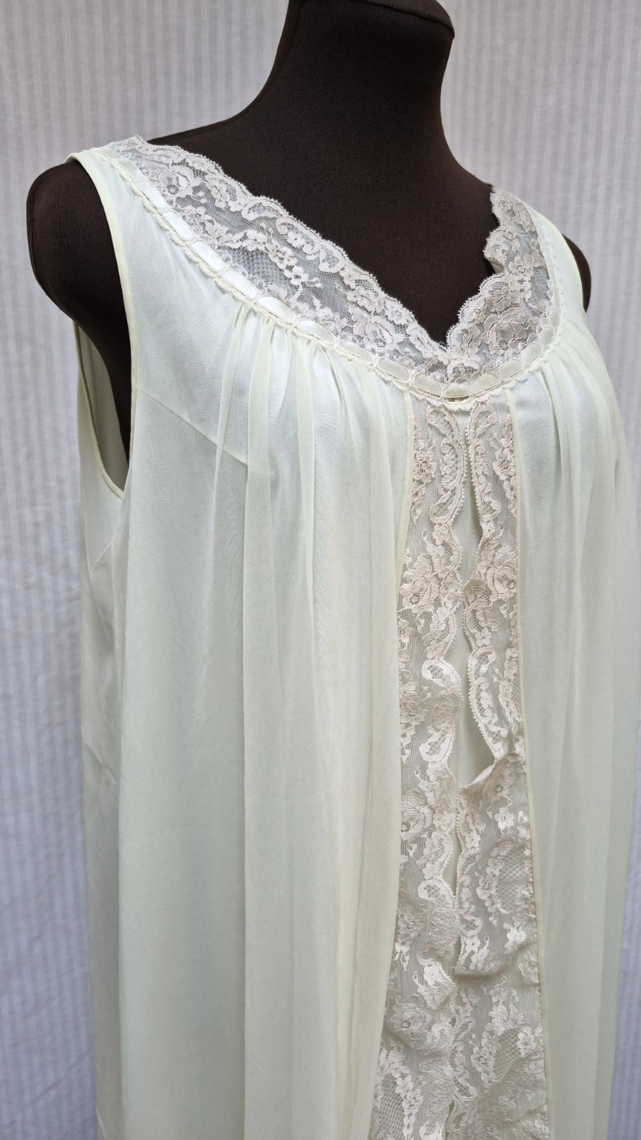 Vintage SHADOWLINE Yellow Nylon Chiffon & Lace Nightgown Nightie – Size M – EUC
