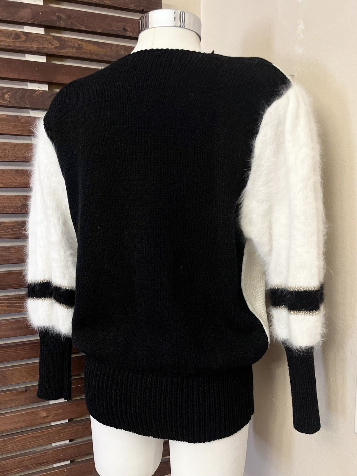 1980s 80s Vintage Black White Gold Star Beaded Rhinestone Long Sleeve Sweater M
