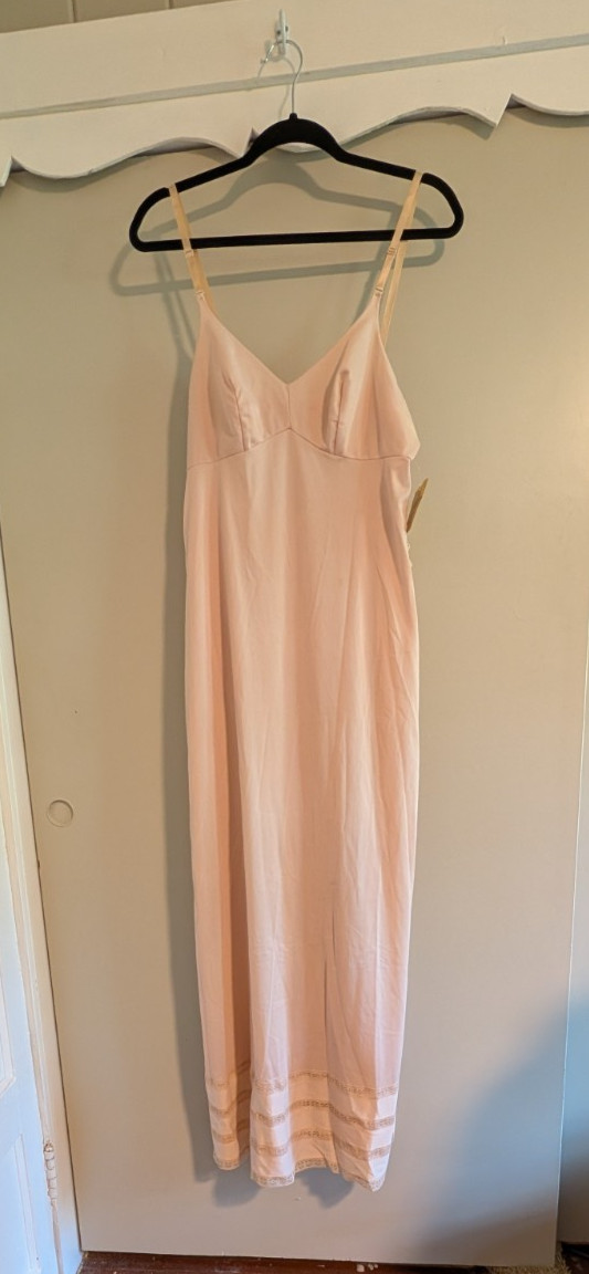 Vintage Gossard-Artemis Slip, Adjustable Length Beige Size 38, NEW, Style 8014