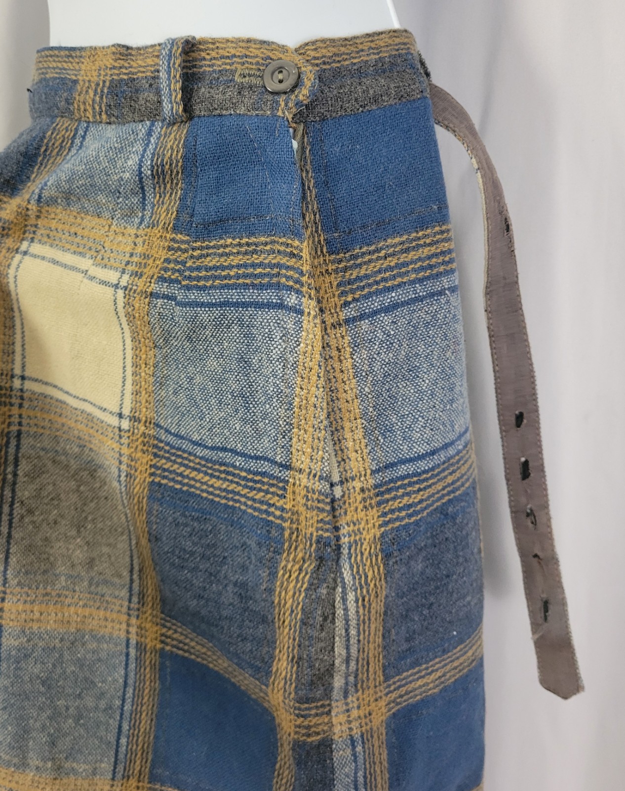 Vintage Blue/Cream/Tan Plaid Wool Skirt w Matching Belt Size XS? 26″ Waist