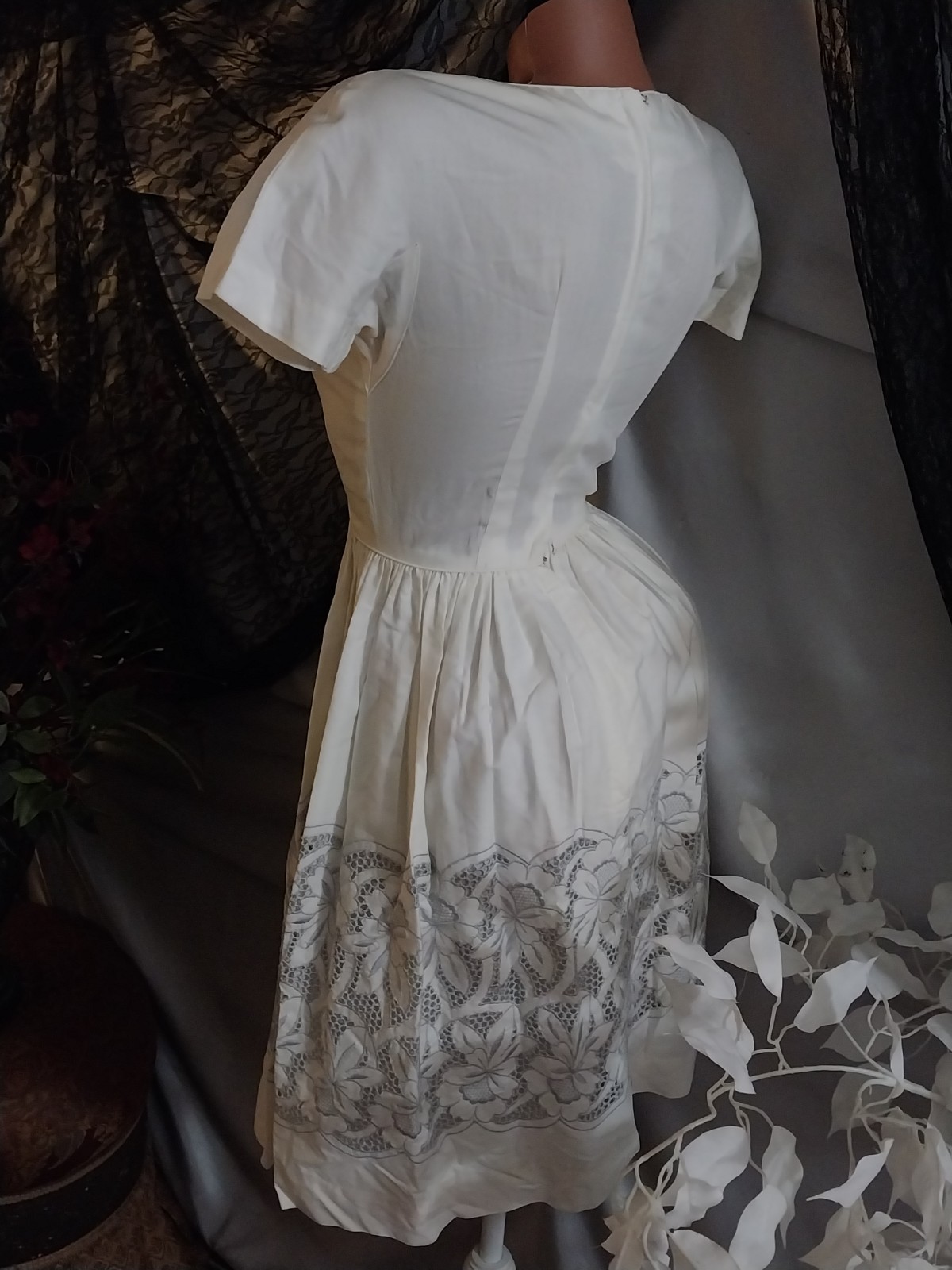 VTG 50’S LINEN LACE DOILY CUTWORK ROCKABILLY HOUSEWIFE FARMHOUSE COQUETTE DRESS