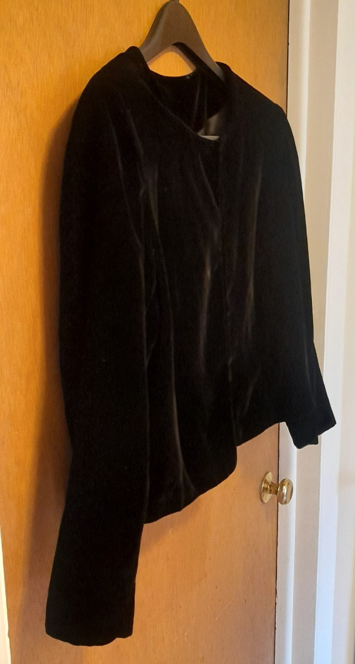Elissa Vintage Women’s Ultra-soft Black Velvet Jacket Shrug (Size 14)
