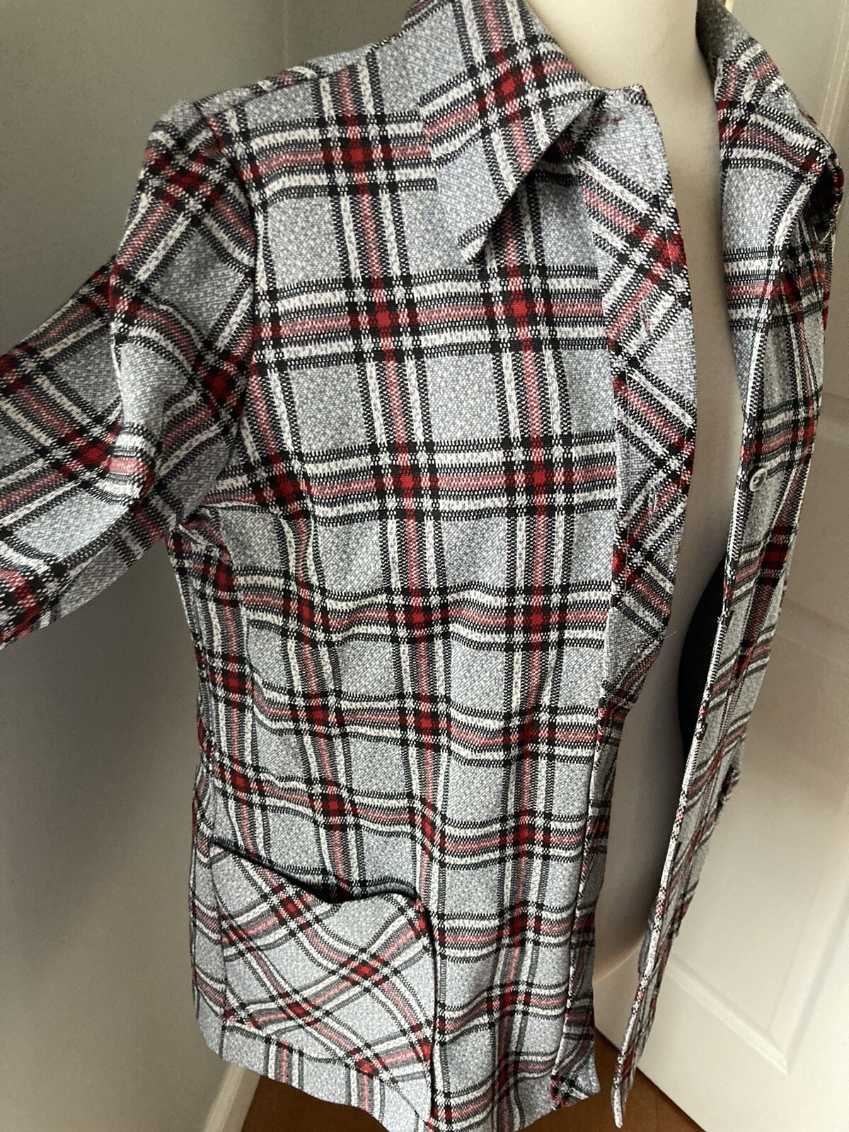 18 Gray Red Plaid Lightweight Barn Jacket Vintage 70s Shirt Stretch knit Top
