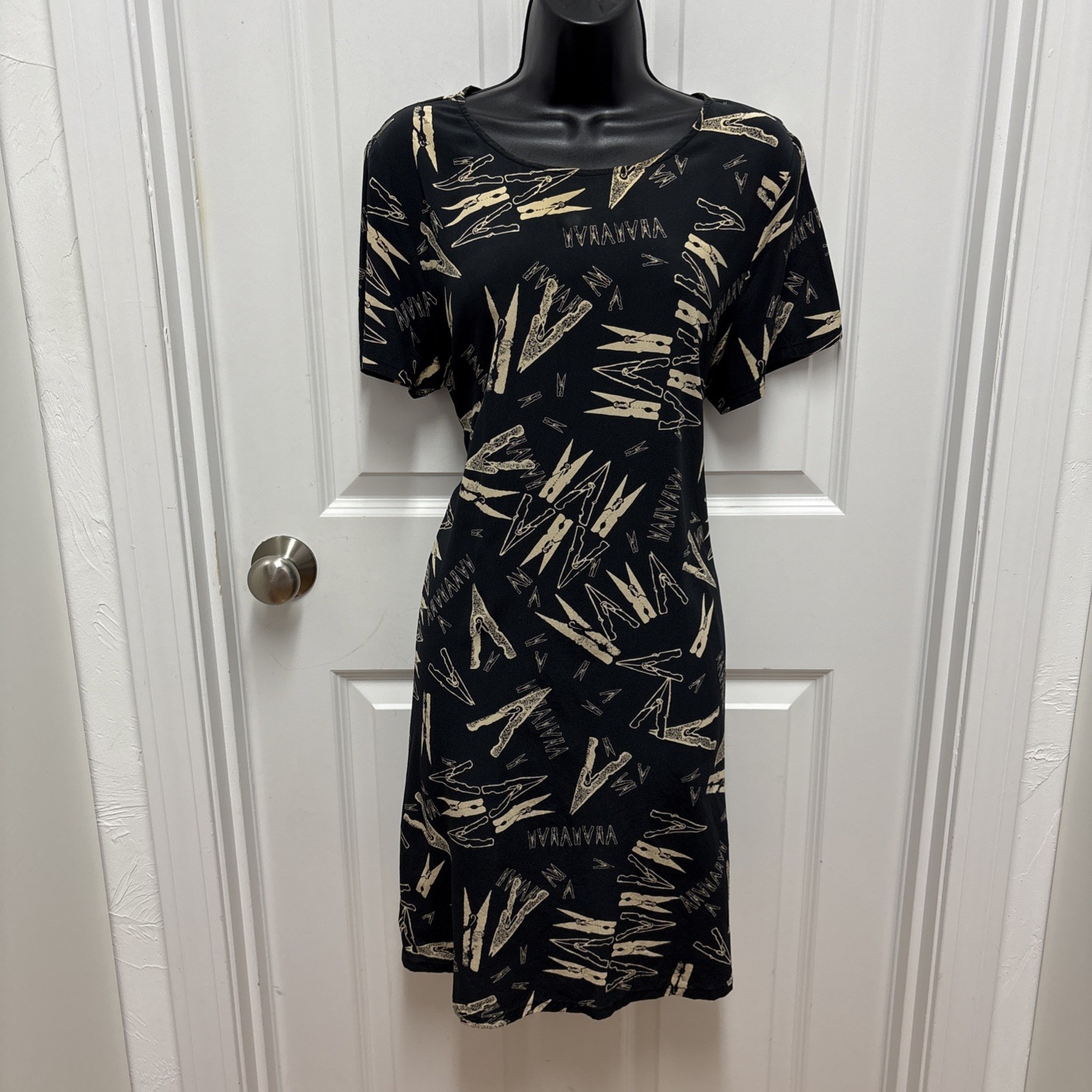 Vintage Woman’s Black Silk David Dart Clothespin Dress – Size Large