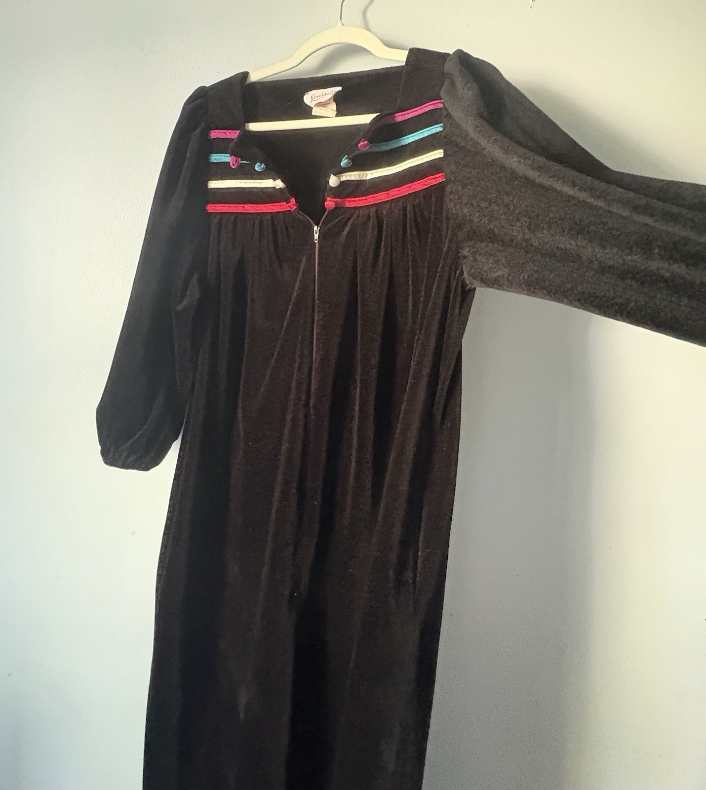 Vtg Louisa Black Velour Cozy Housecoat Robe Zip Button Pockets USA Made 12-14