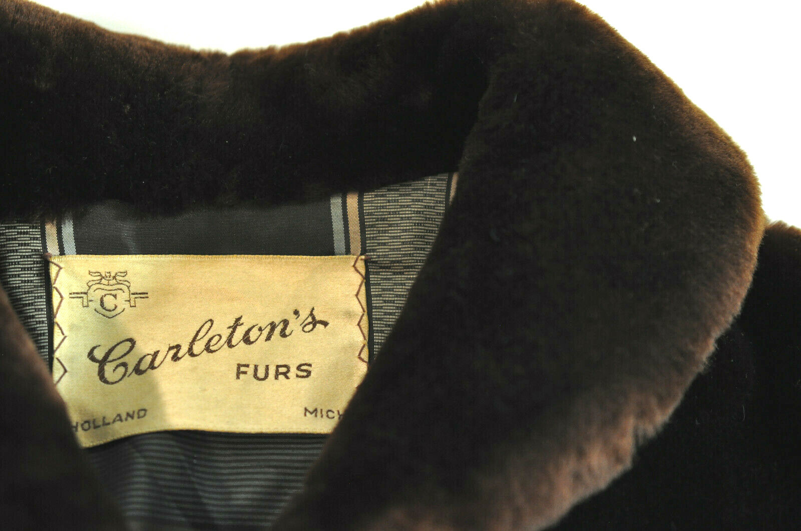 Vintage Carleton’s Furs Womens brown leather fur coat Holland, MI USA