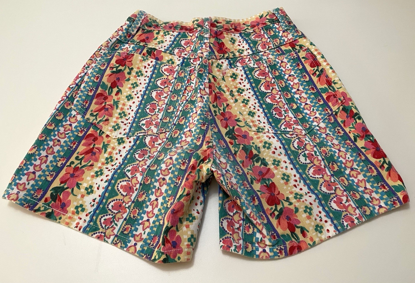 Vintage 80s 90s Floral Print High Rise Hippie Grunge Punk Denim Jean Shorts XS