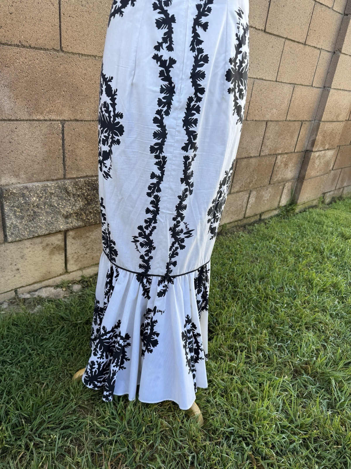 Vtg Mamo Howell Hawaiian Dress Muumuu Black White Puff Sleeve Sz 12 Ruffled Hem
