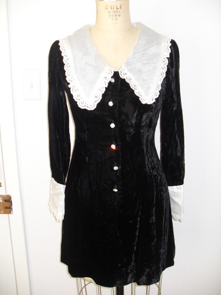 Black Velvet White Collar Cuffs Large Crystal Buttons Mini GoGo Retro VTG 1960’s