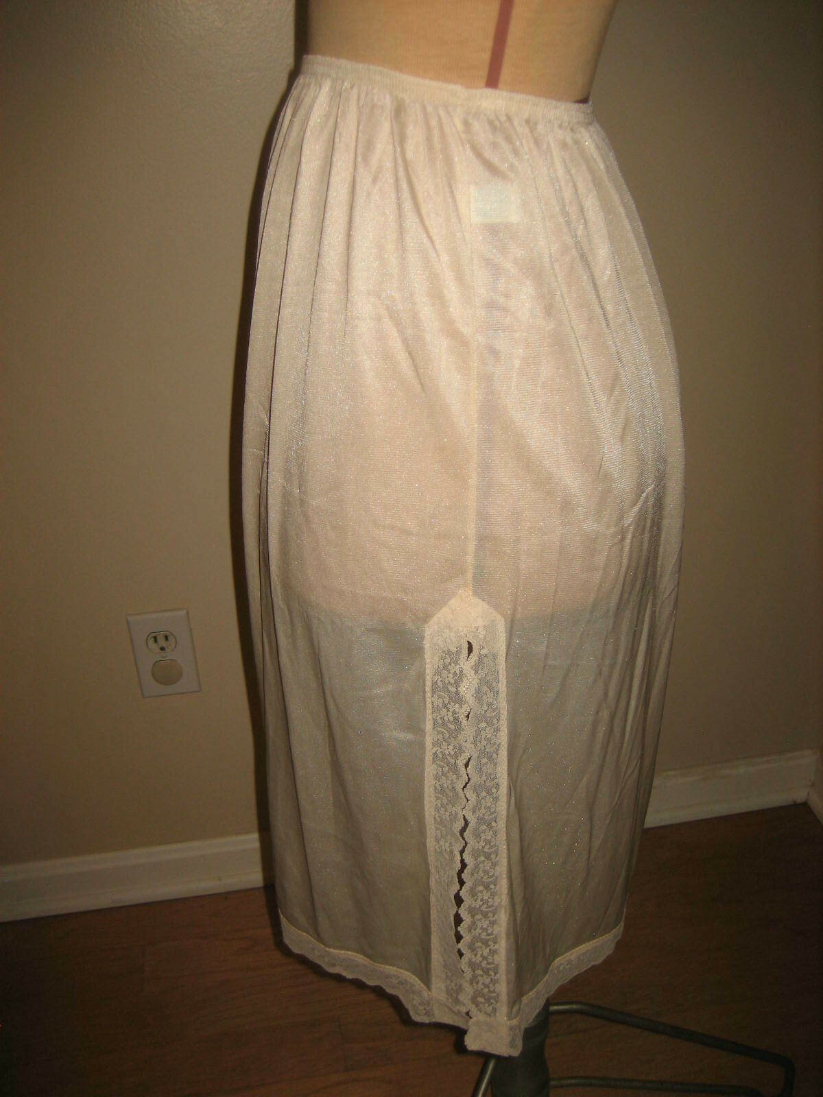 COY Ivory Nylon Half Slip, Lace Hem, Fancy Side Slit – Size M – USA