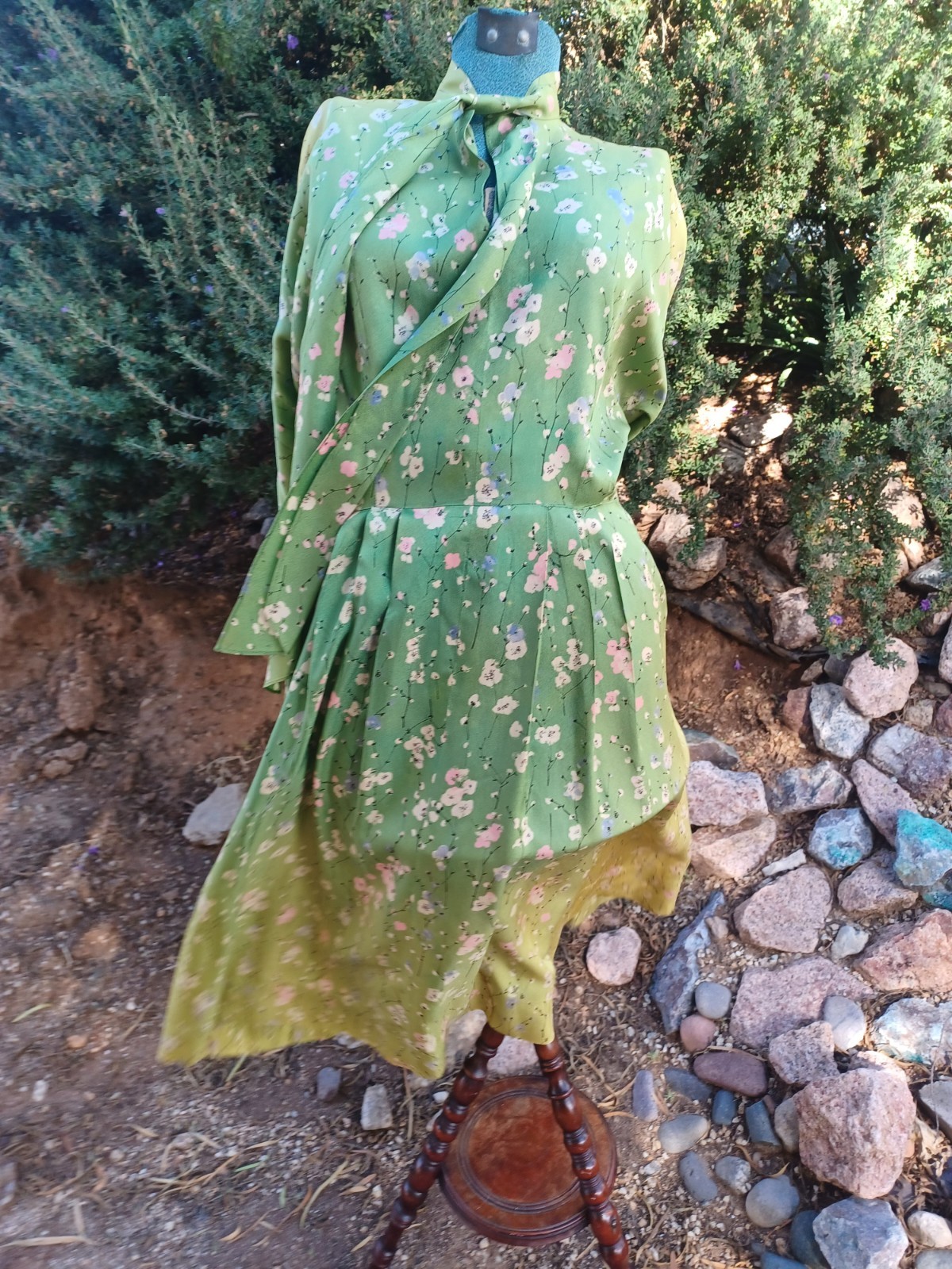 Vintage Mid-century/ 1950s Spring Green Floral Tafetta Dress with Pussybow Neck