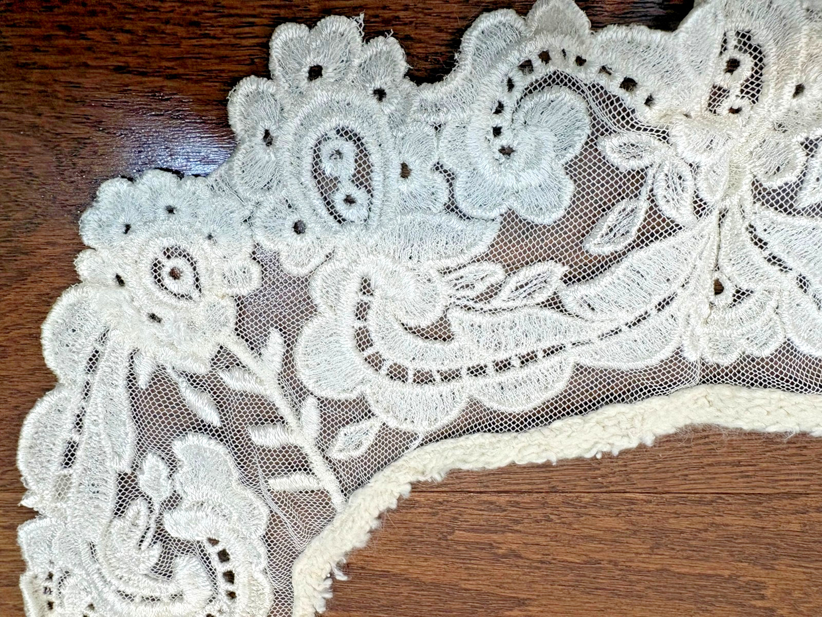 Antique 19th century Handmade Brussels Duchesse Lace Tiara Style Collar Unused