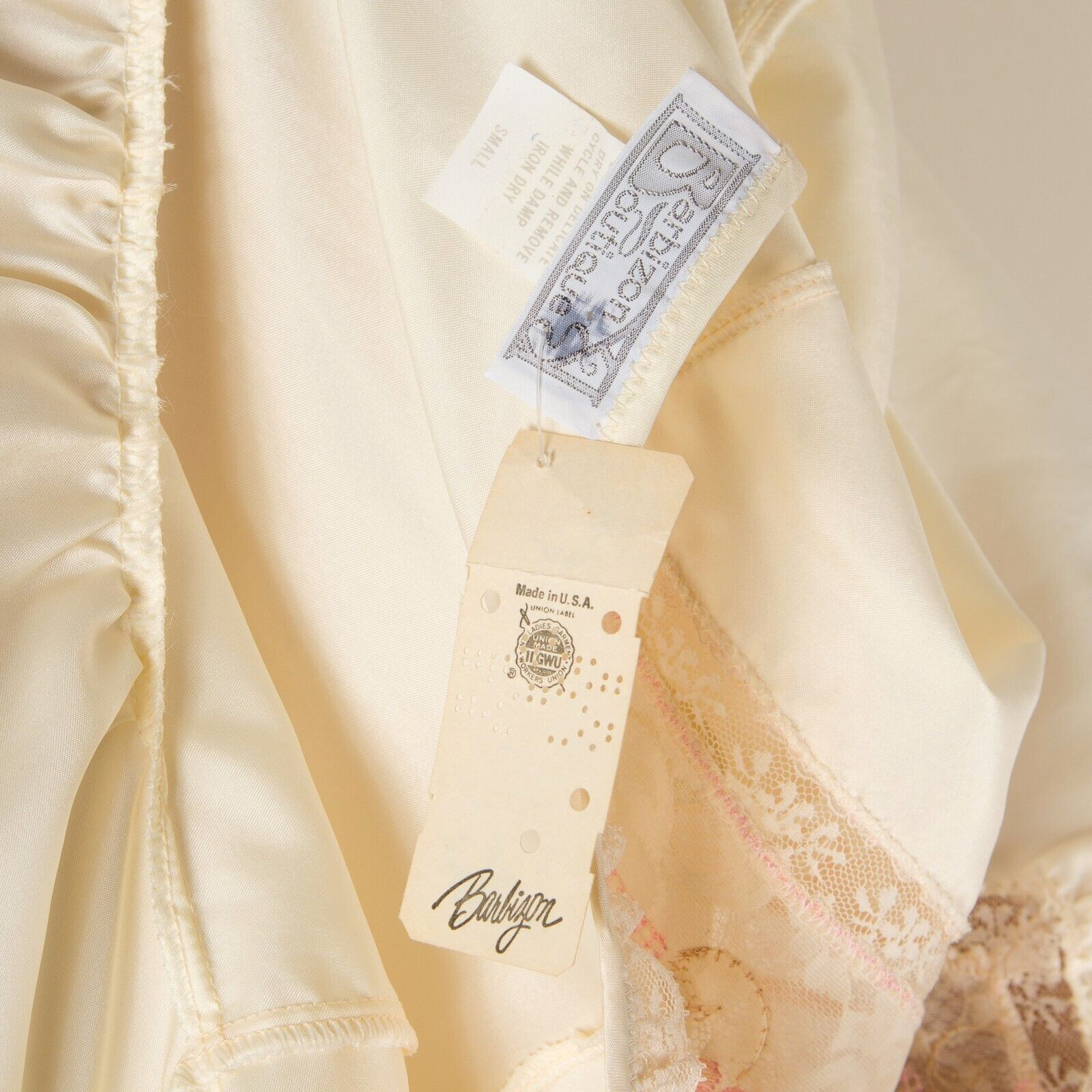 💖BARBIZON Ivory Cream Maxi Robe Nightgown Soft Silky Nylon Embroidered Lace M