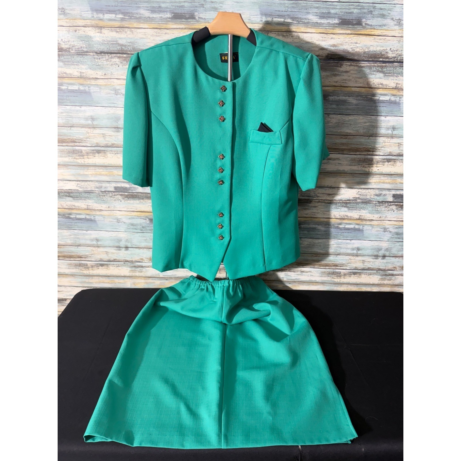 Reina Skirt Suit Set Size 6 Vintage Emerald Green Short Sleeve Ornate Buttons