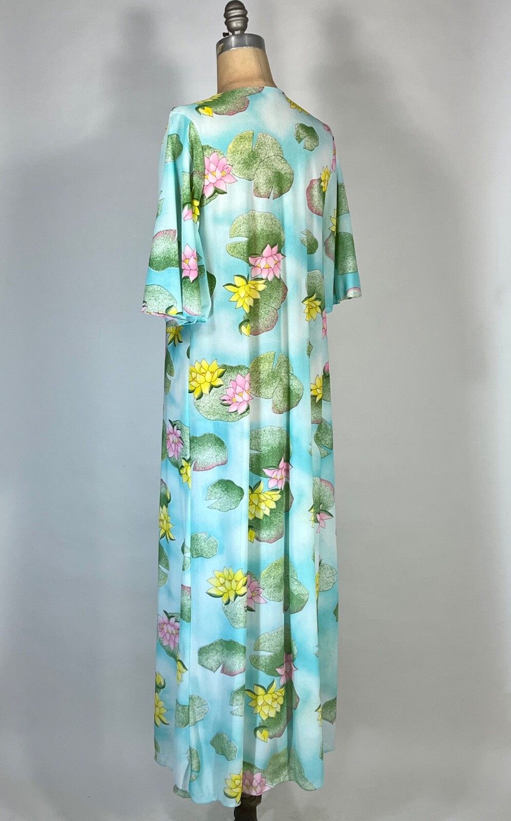 Vintage 1960’s semi-sheer lightweight robe cover-up with lily pad & lilies print