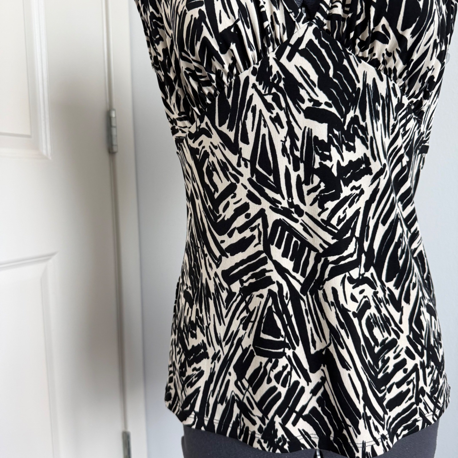 Vintage Y2K BCBG Paris Black and Cream Print Plunge Sleeveless Top