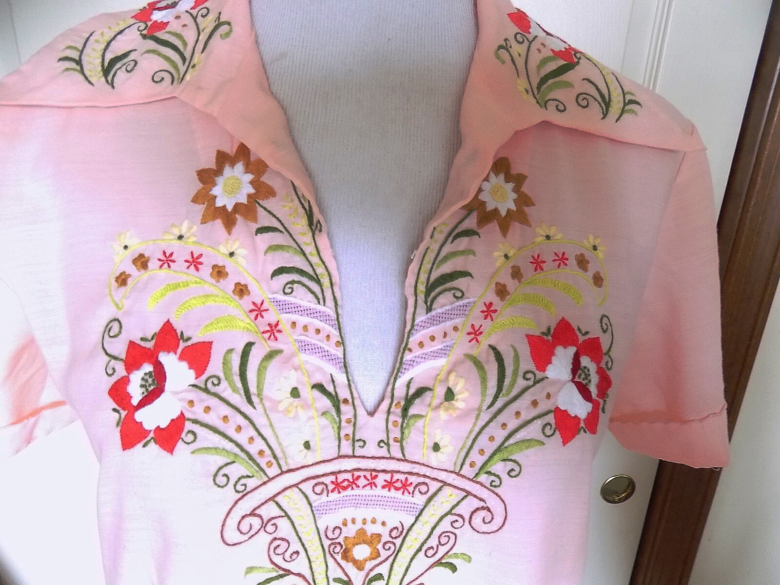 Vintage Pink Viscose Polyester Pullover Top Embroidered Lily B38