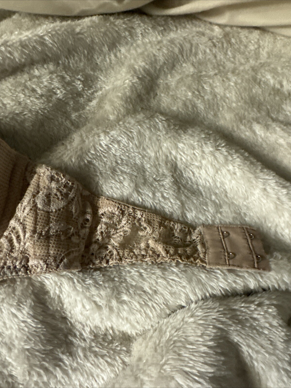 Vintage Warners Strapless Underwire Beige lace Sides Bra 30B