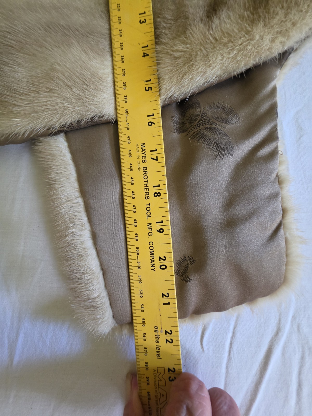 Vintage Tourmaline Blonde Mink Capelet Stole – Honey Beige – 19″ – Bridal Wrap