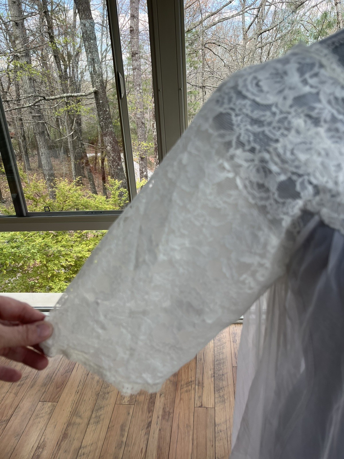 Vintage LISETTE ivory Lace & Chiffon Peignoir robe Medium buttons