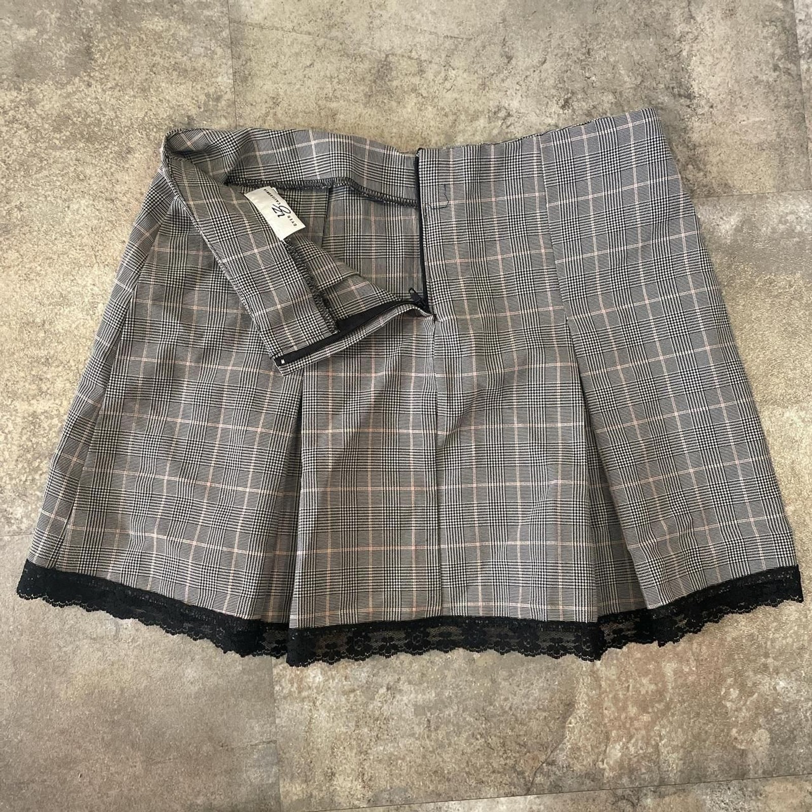 vintage plaid iz byer pleated grey pink plaid siren skirt with lace trim size 3