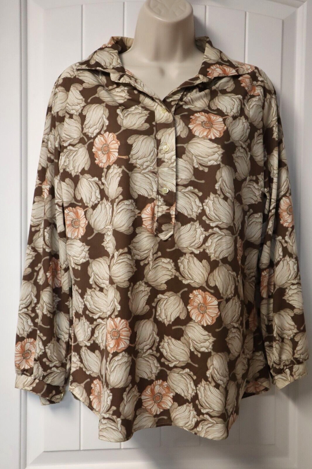Vintage 70s LAURA MAE floral blouse size L (check measurements)