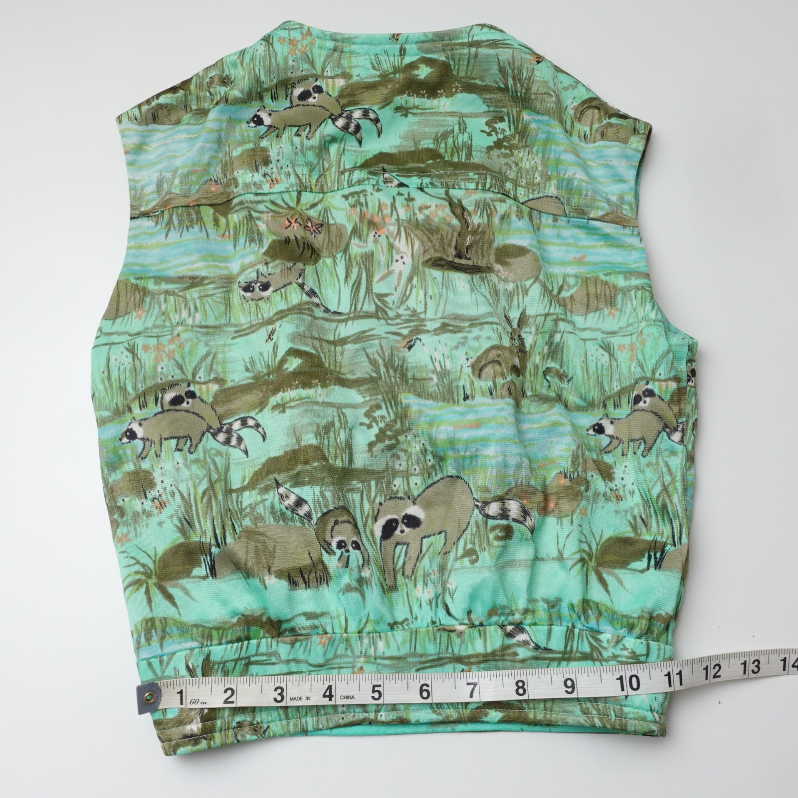 Vintage 1970s Women’s All Over Print XS Raccoon Crop Shirt Sleeveless Bunny 70s