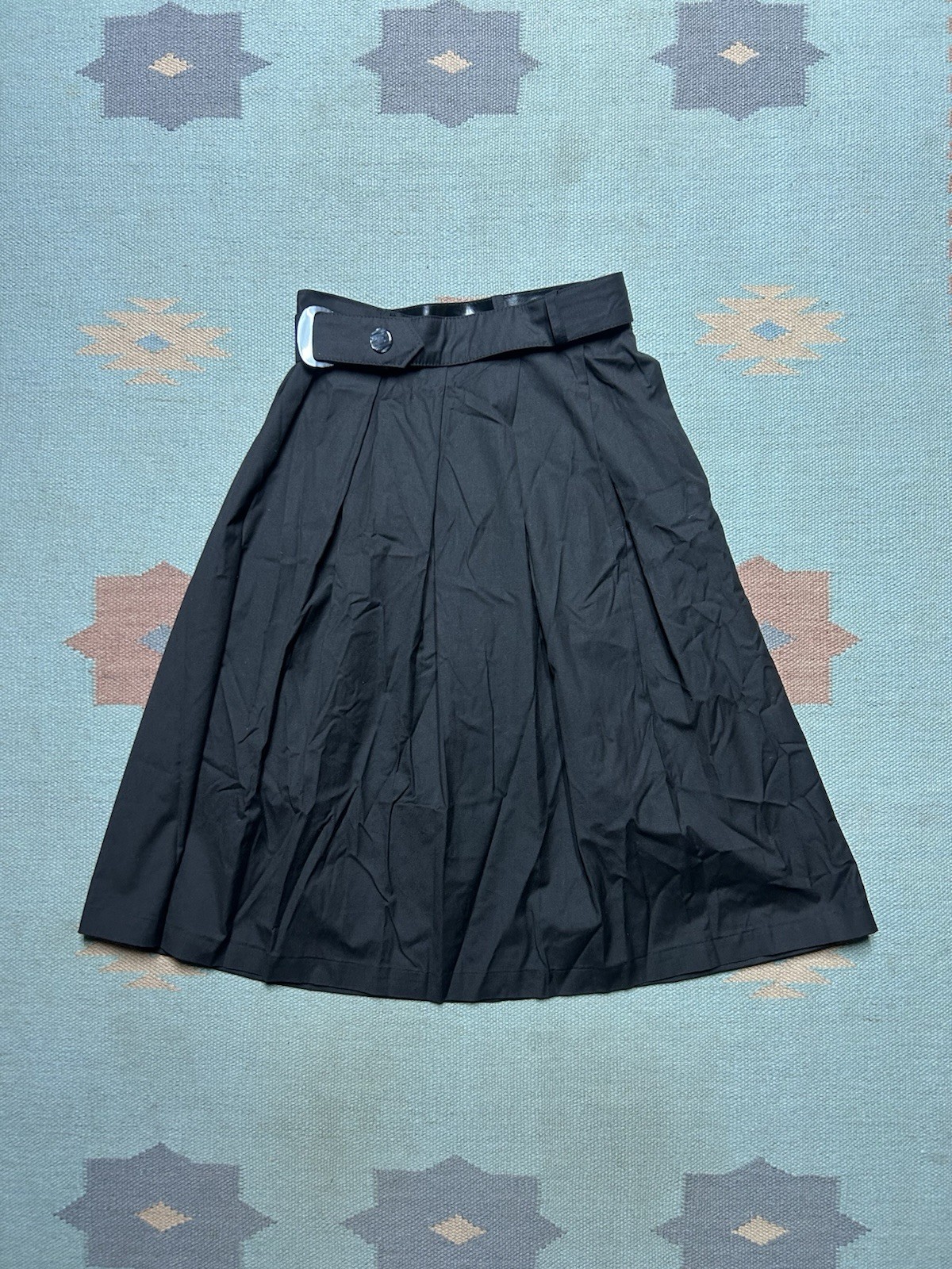 Vintage 1950s pleated knee length skirt side zip black cotton women’s 24”