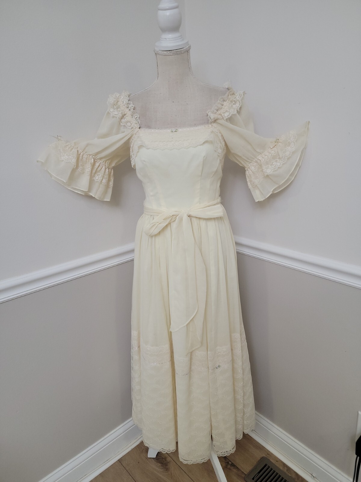 VTG70’s Candi Jones Ivory Ruffle Lace Dress/Prairie/Hippie/Wedding Beach Dress
