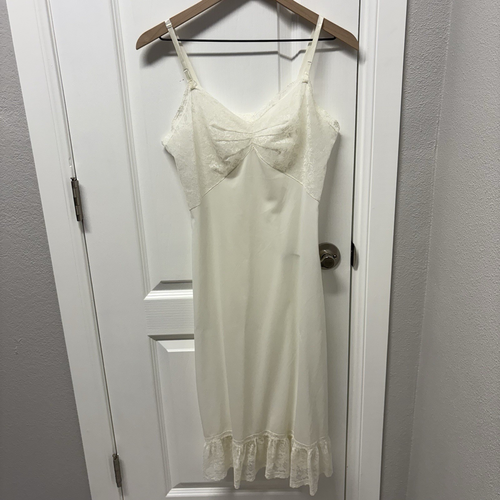 Vintage Vanity Fair Tricot Nylon Lace Slip Sz 36 Made in USA Style 3-8-68