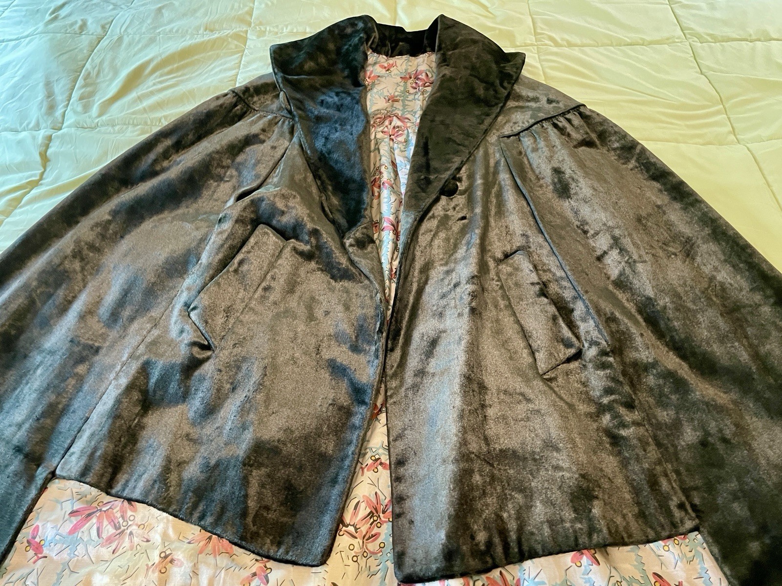 VTG 1930s Velvet Opera Cape Cloak Art Deco Floral Rayon Satin Lining &Belt Black