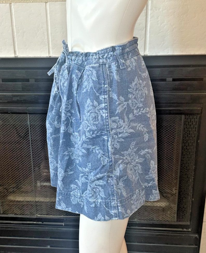 Vtg Blue Blues B Etc. 100% Cotton Roses acid print Shorts size 12 waist 29″