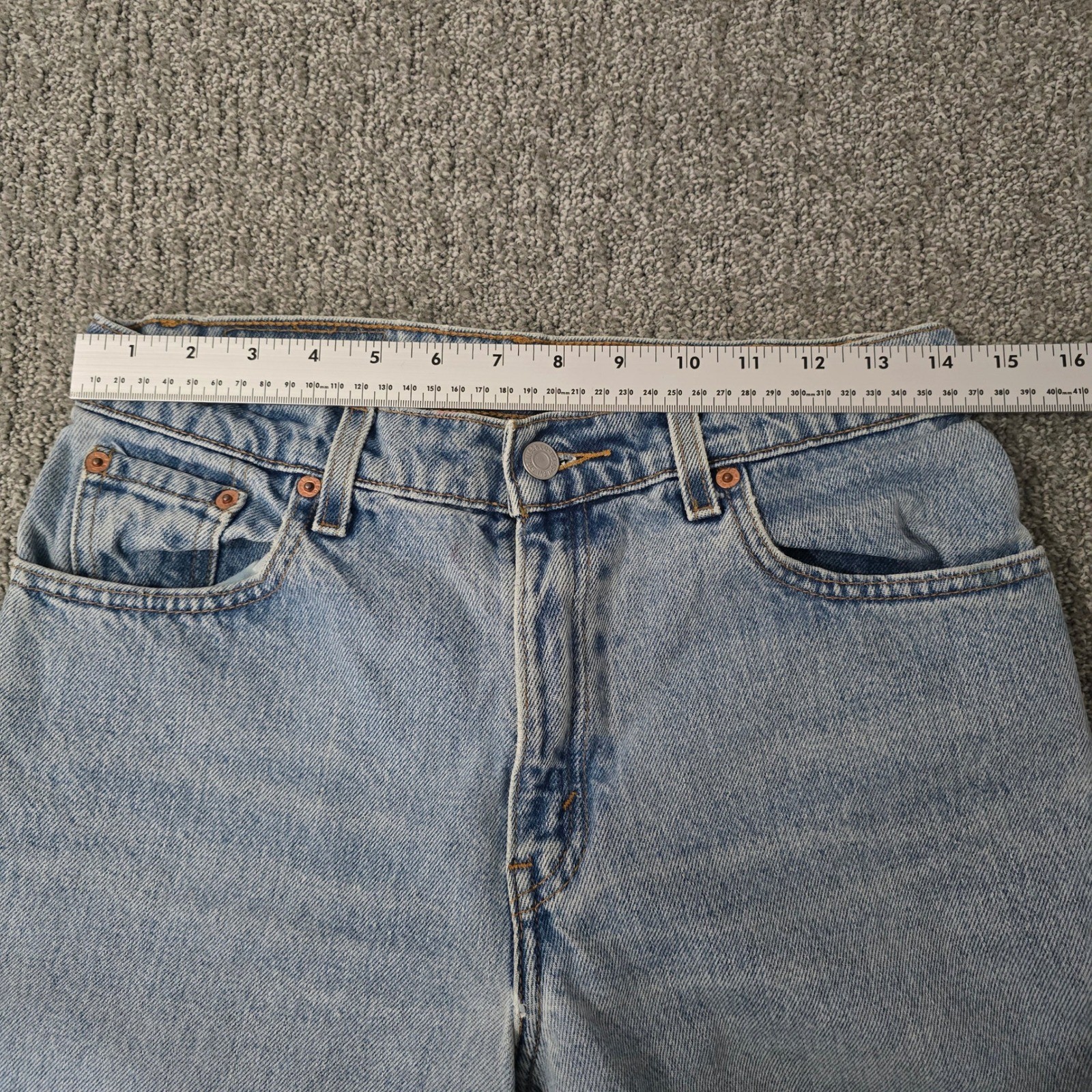 Vintage Levi’s 550 Relaxed Fit Tapered Leg Jeans Light Wash USA 9 JR 90s